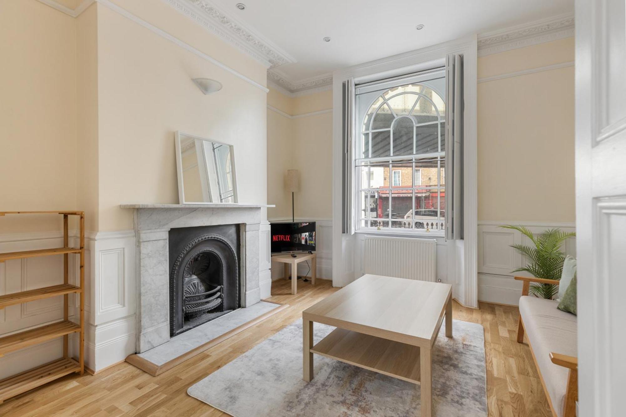 Apartamento Parea Living - Spacious 4 Story House, Families, Big Groups