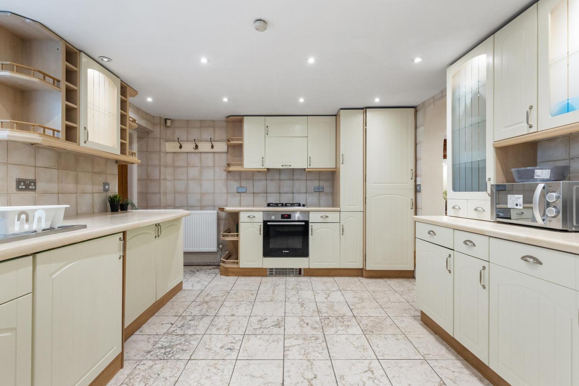 Parea Living - Spacious 4 Story House, Families, Big Groups Londres