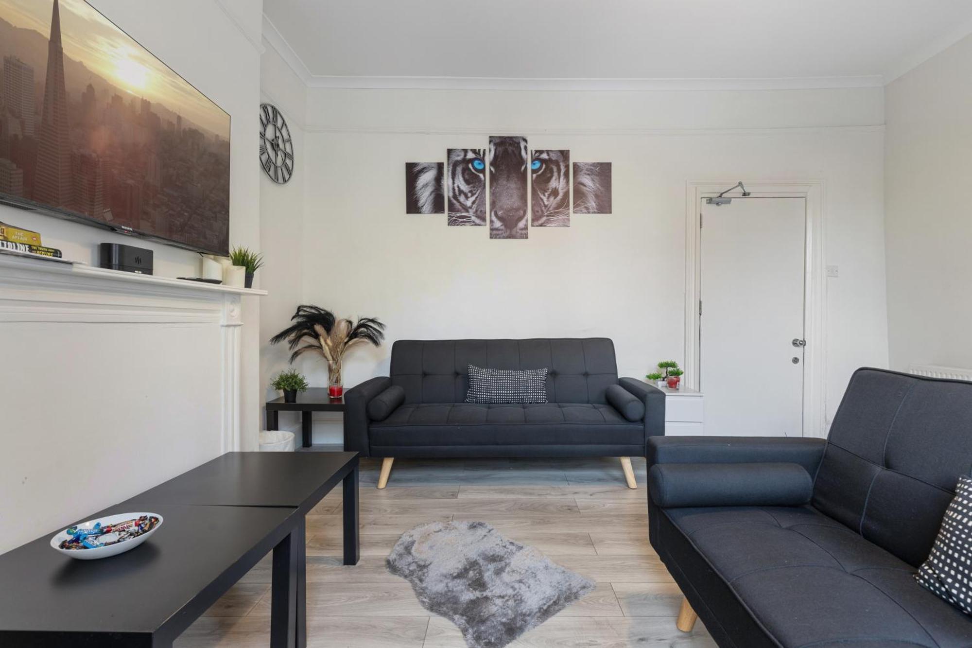 Cozy Retreat With 4 Bedrooms For Up To 10 Guests *