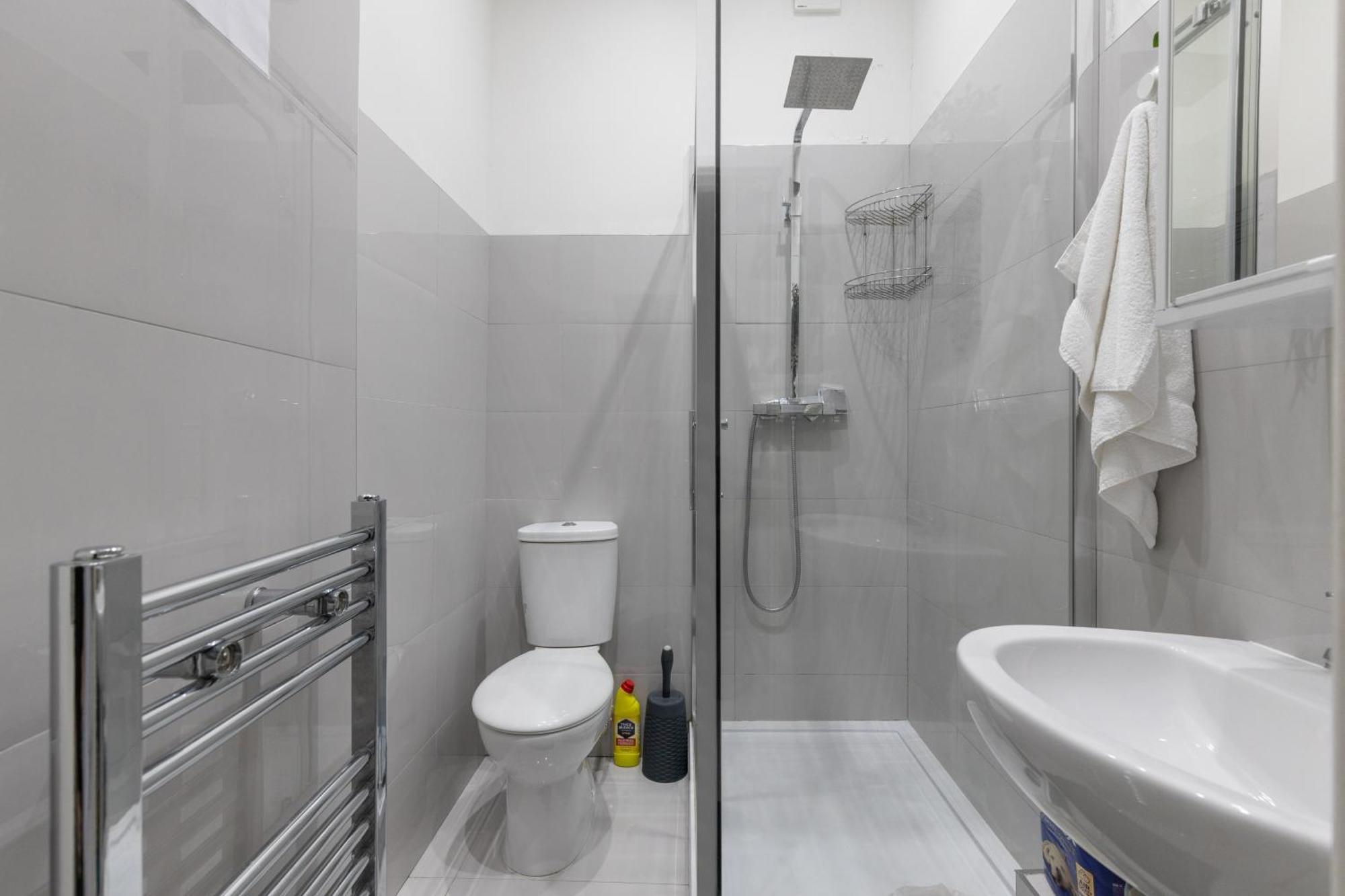 Cozy Retreat With 4 Bedrooms For Up To 10 Guests * Londres