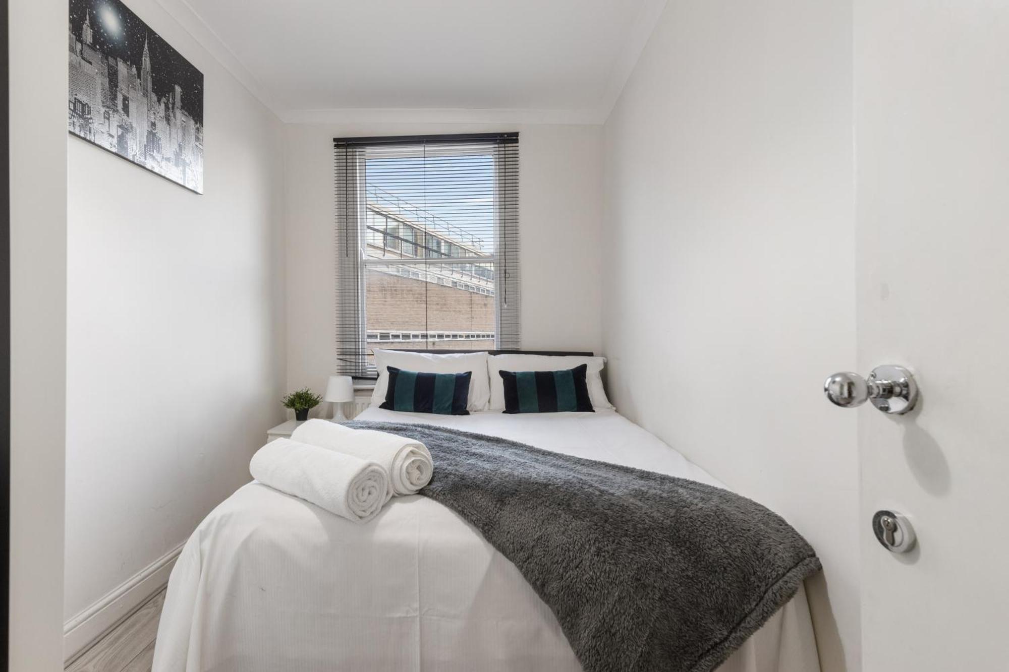 Cozy Retreat With 4 Bedrooms For Up To 10 Guests London