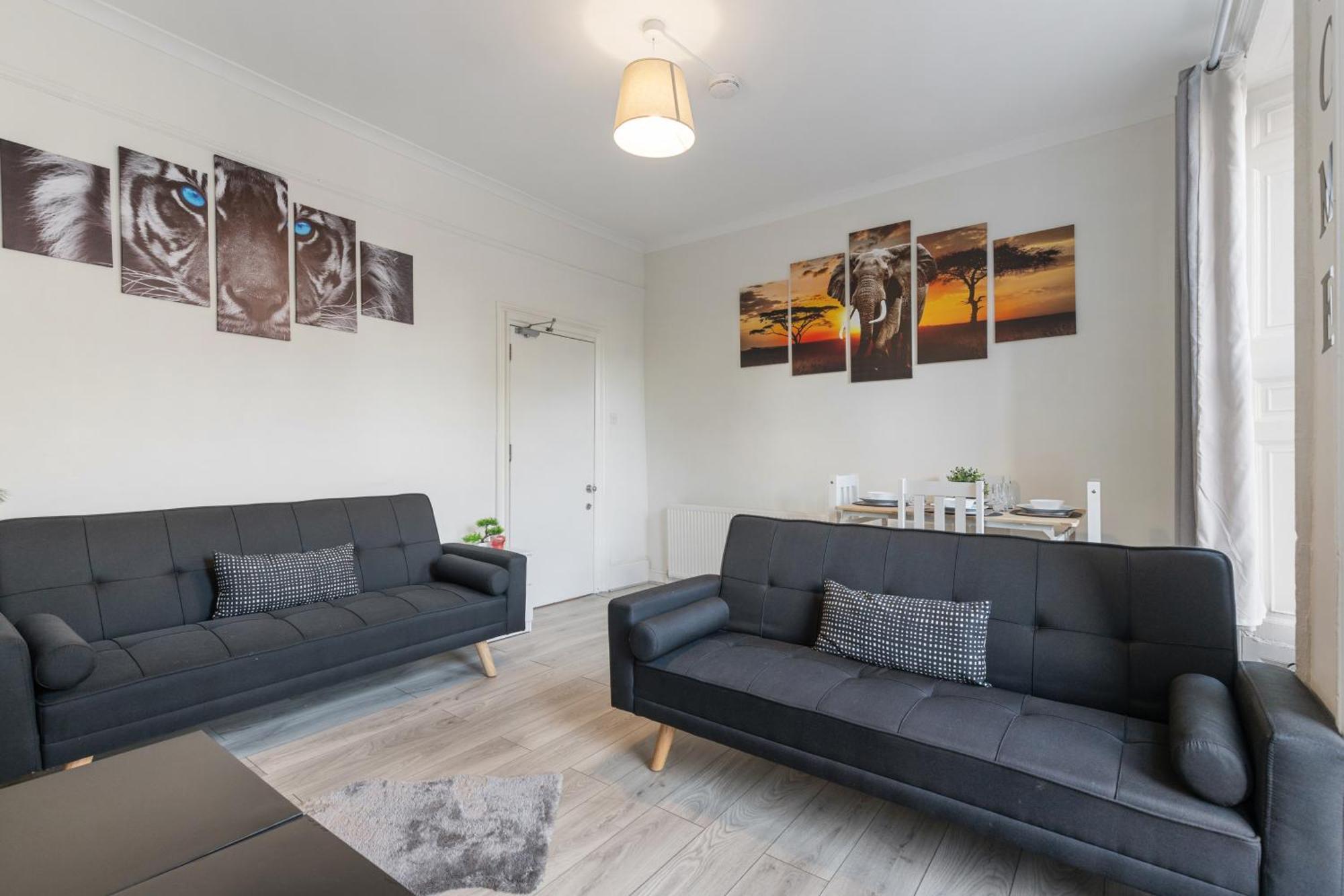Cozy Retreat With 4 Bedrooms For Up To 10 Guests *