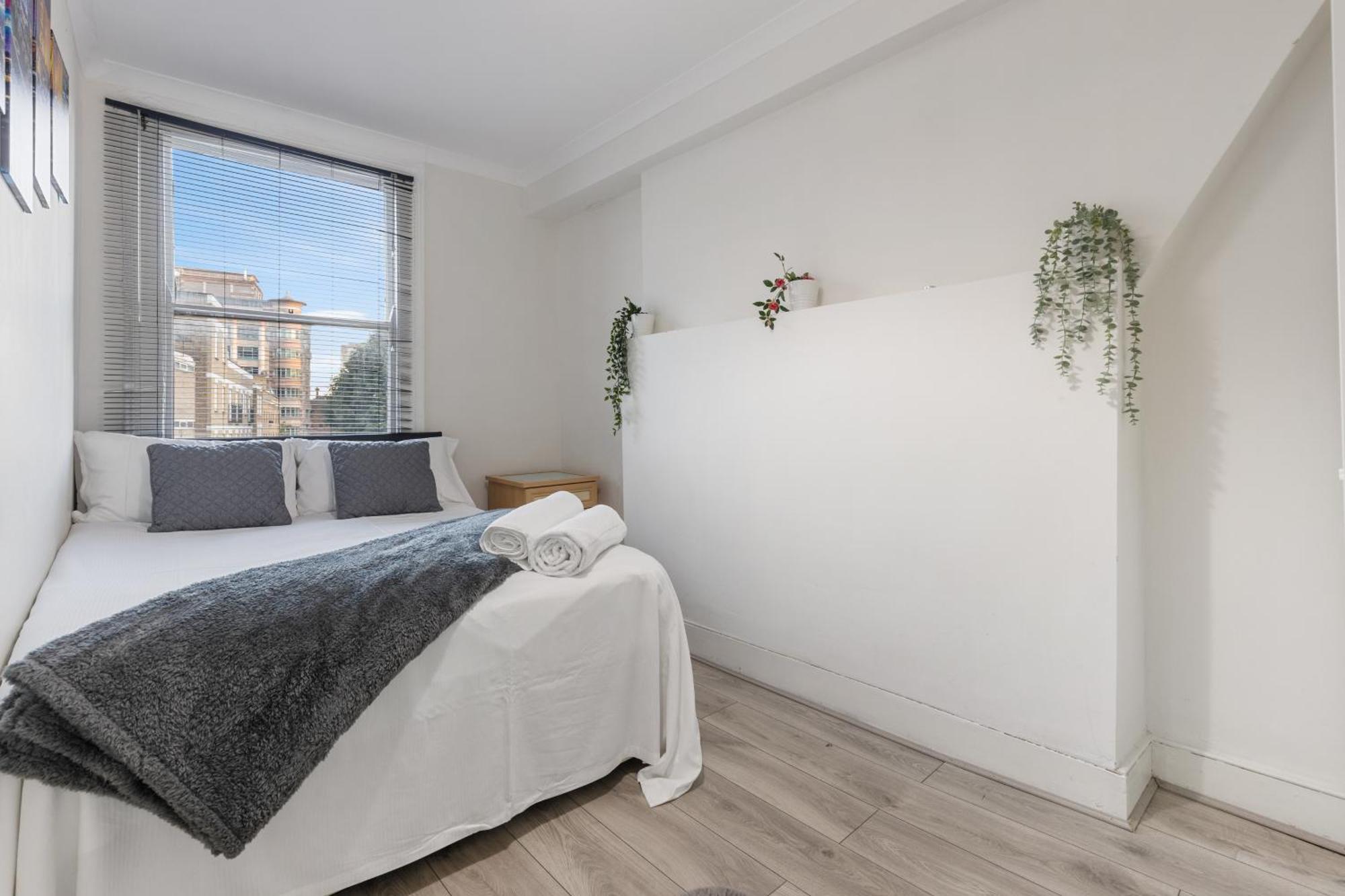 Cozy Retreat With 4 Bedrooms For Up To 10 Guests *