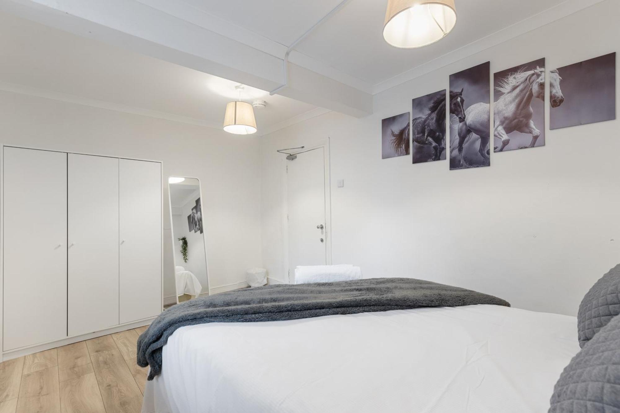 Cozy Retreat With 4 Bedrooms For Up To 10 Guests Londres