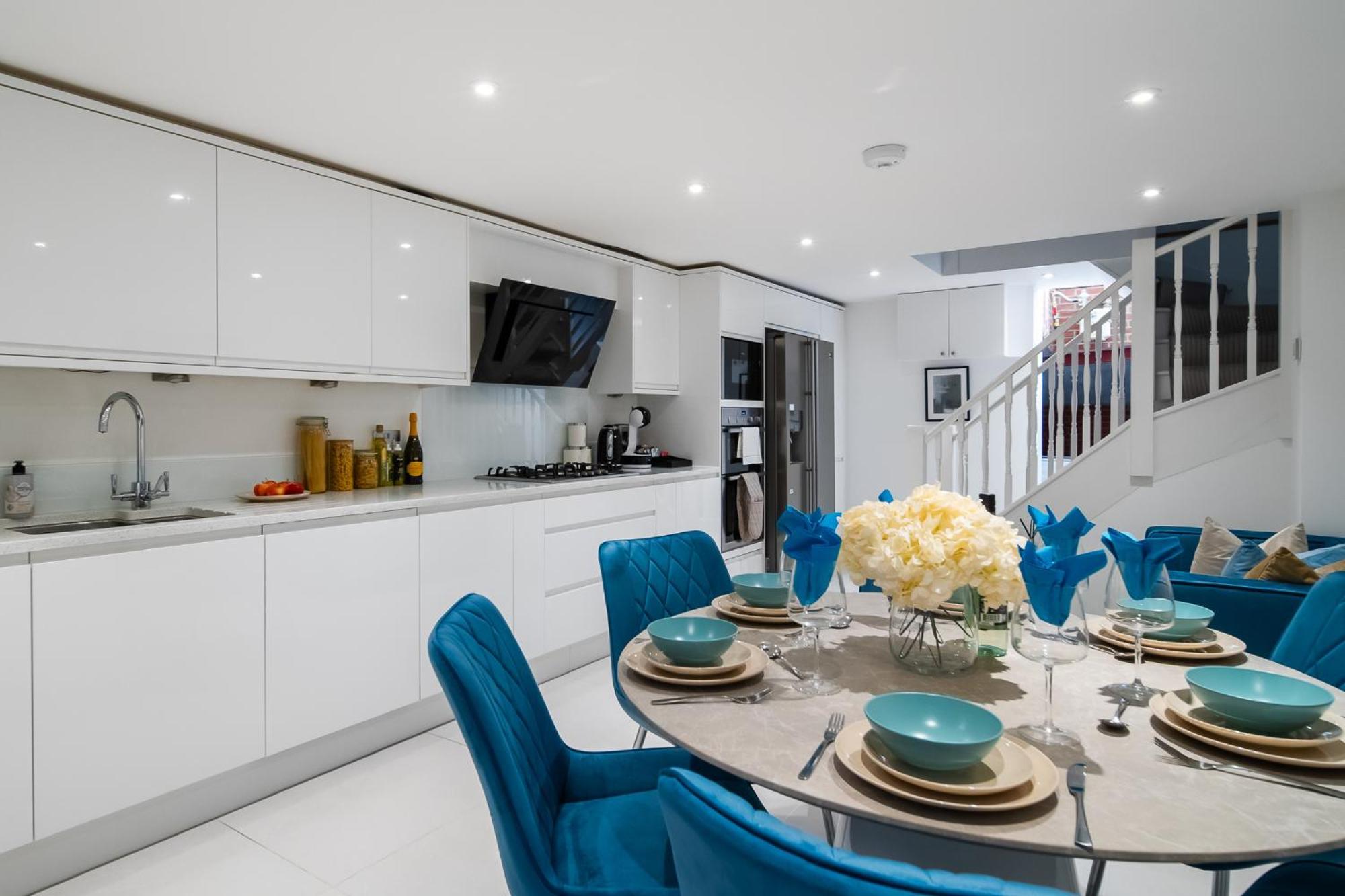Casa de férias 4br 2ba House By Livestay Short Lets & Serviced Near Oxford Circus With 2 Private Patios Londres