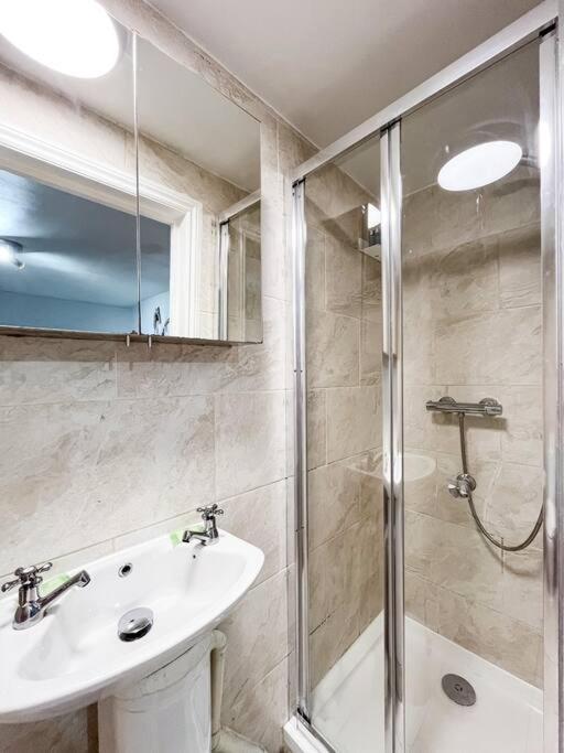 Stylish Camden B2 Apartment