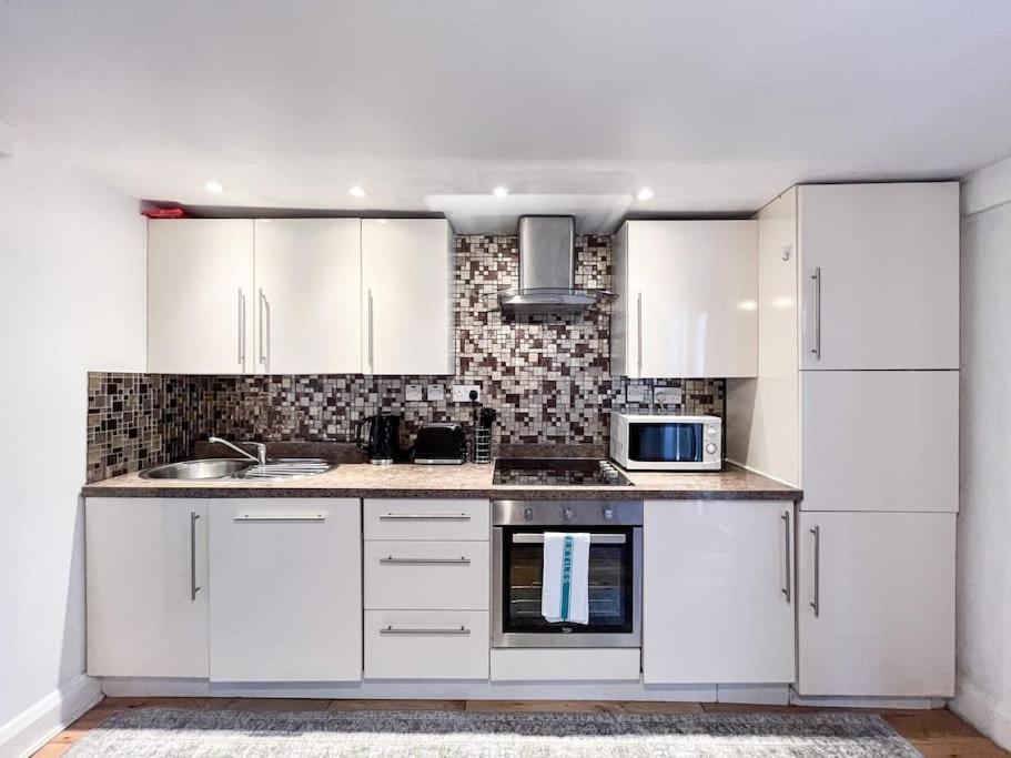 Stylish Camden B2 Apartment