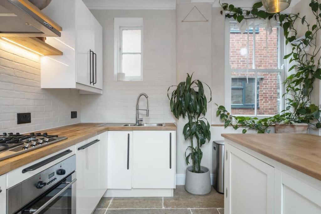 Upscale 2 Bedroom Clapham Common