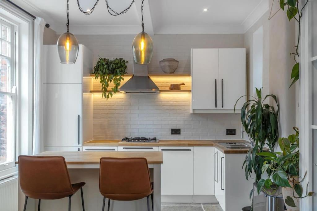 Upscale 2 Bedroom Clapham Common