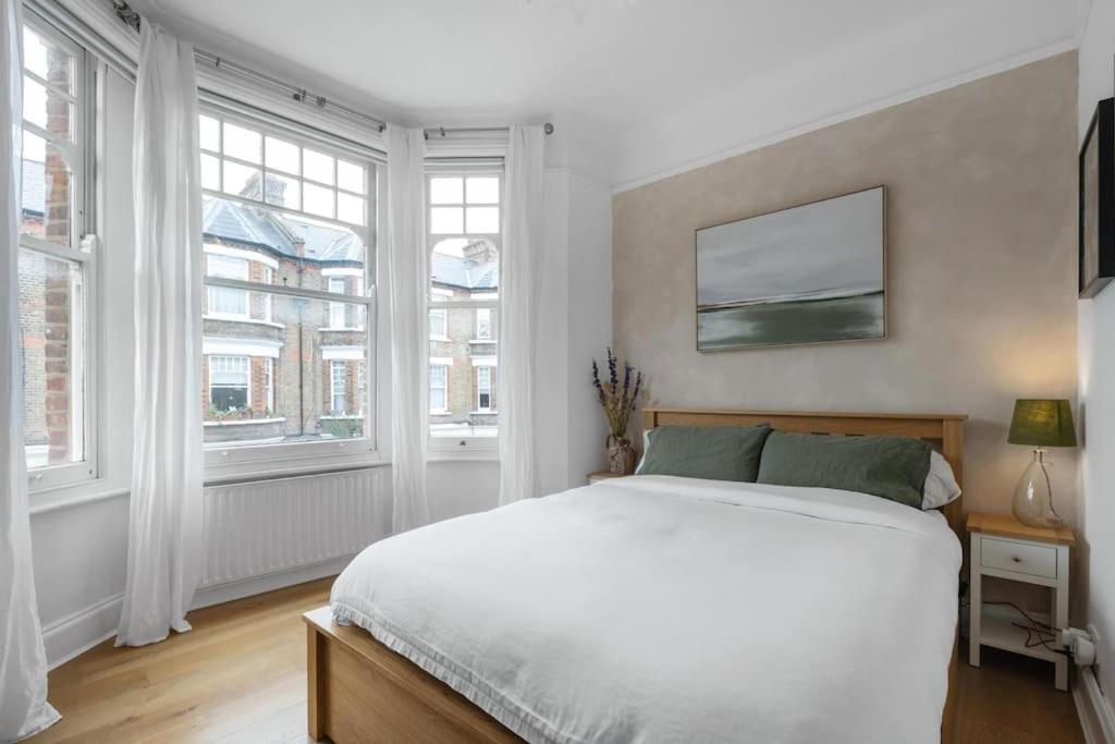 Upscale 2 Bedroom Clapham Common *