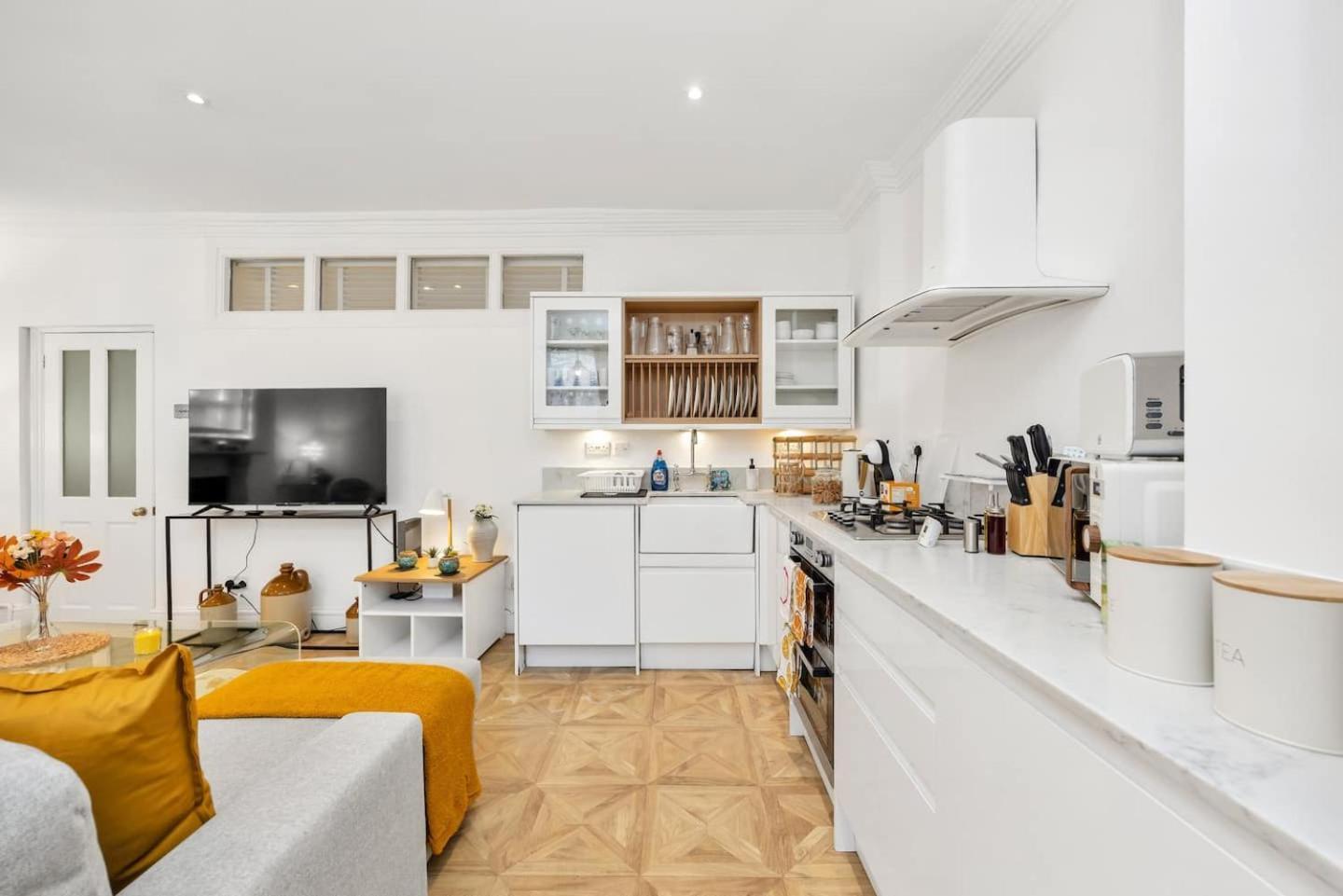 3 Bedroom 2 Bathroom Victorian Flat In Kensington * Londres