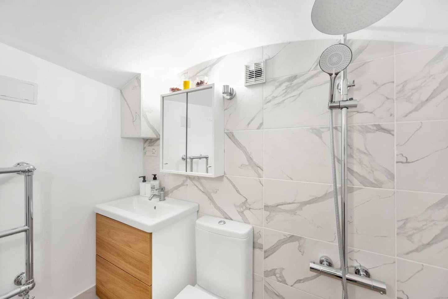 Apartamento 3 Bedroom 2 Bathroom Victorian Flat In Kensington *