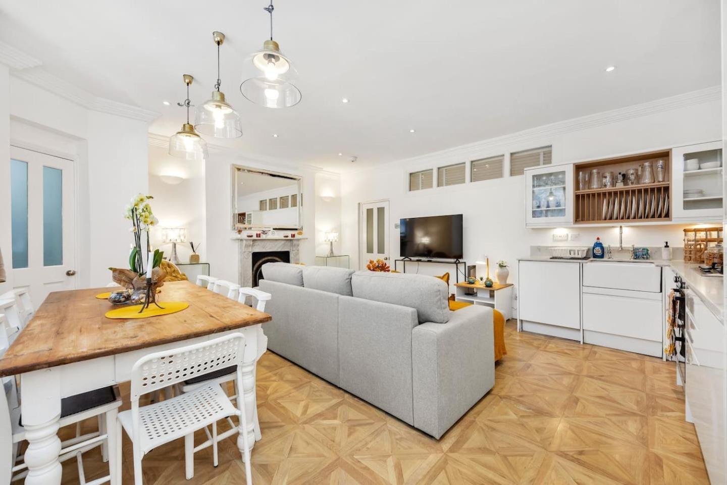Apartamento 3 Bedroom 2 Bathroom Victorian Flat In Kensington