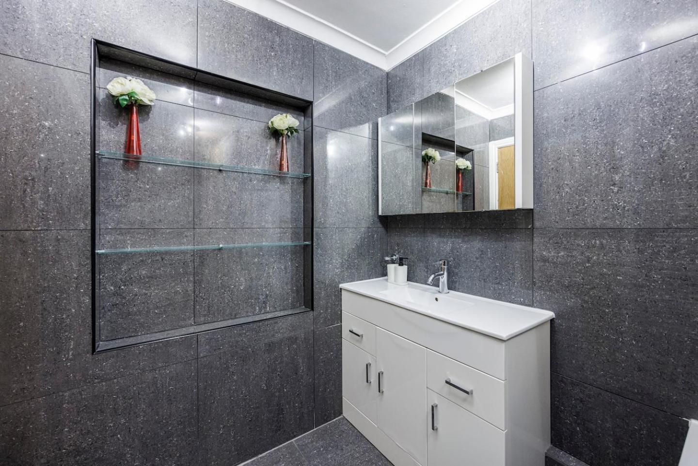 1 Bedroom Comfortable Flat In Kensington Appartement *