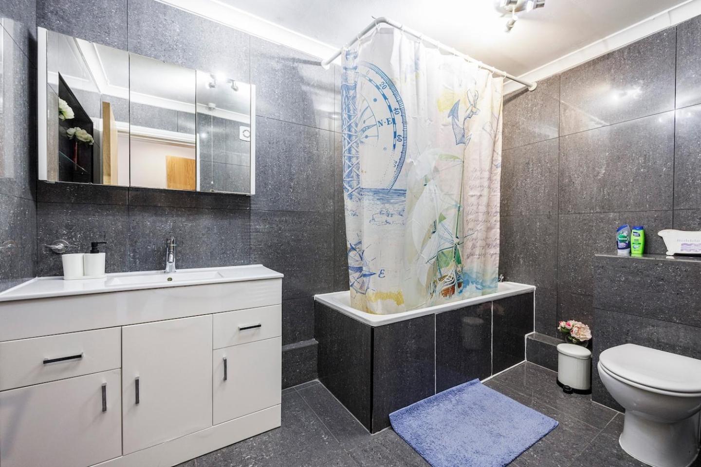 1 Bedroom Comfortable Flat In Kensington