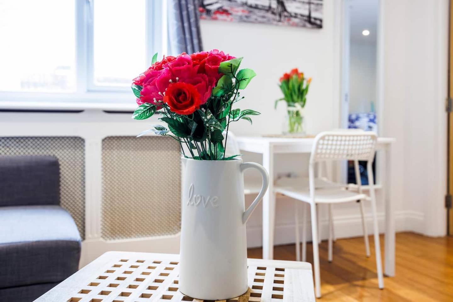 1 Bedroom Comfortable Flat In Kensington *