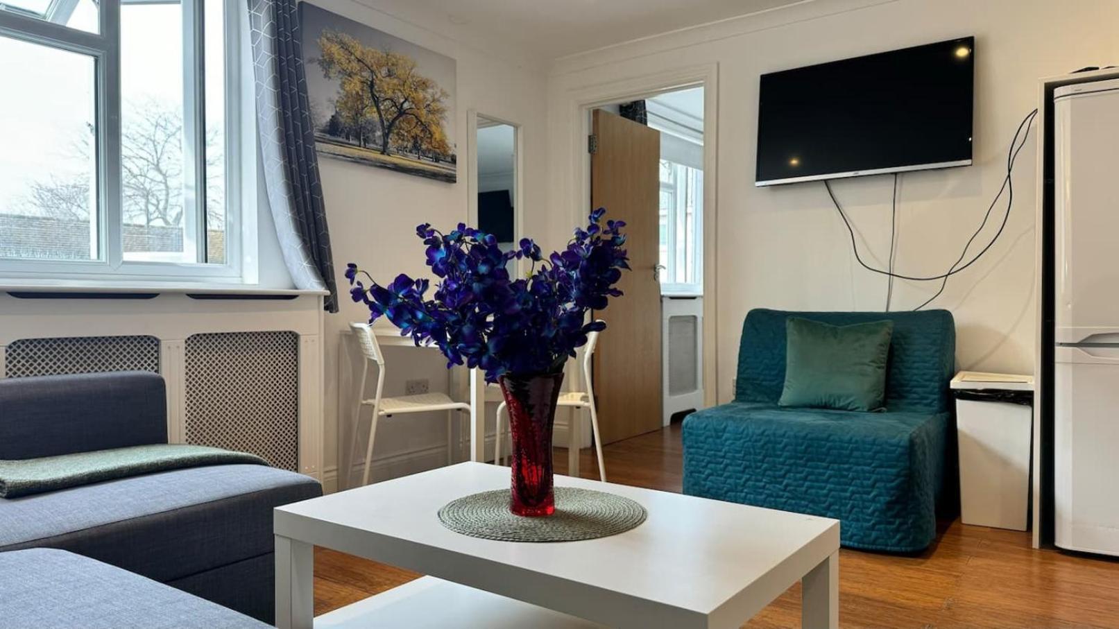 1 Bedroom Comfortable Flat In Kensington *