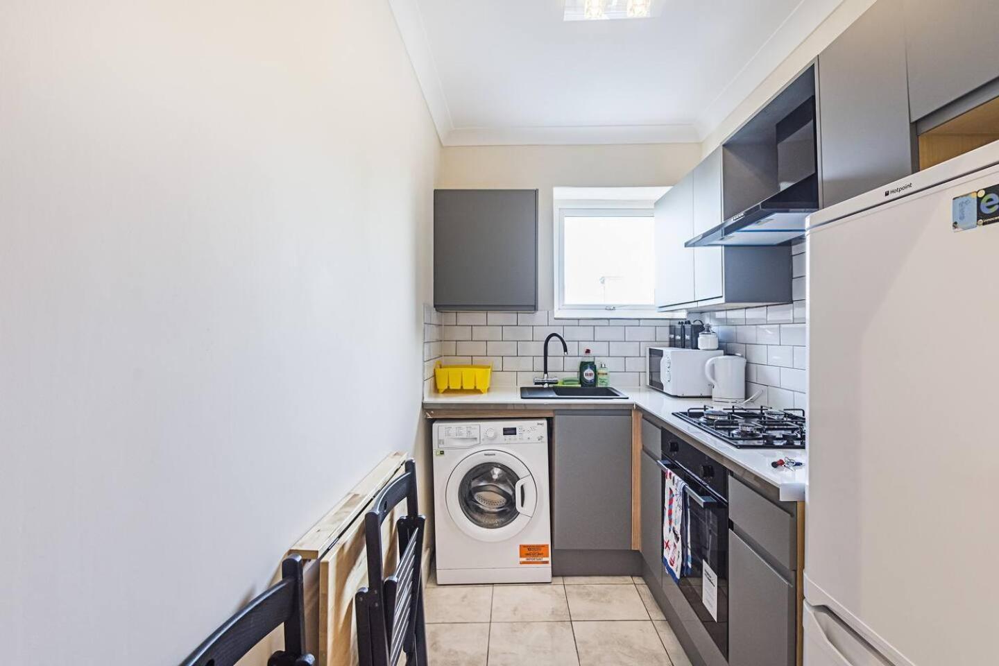 Private Homely Bedroom In Kensington R1 * London