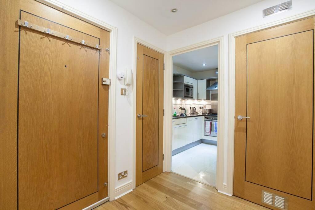 Amazing Location Near St Paul's - Sleeps 4 *