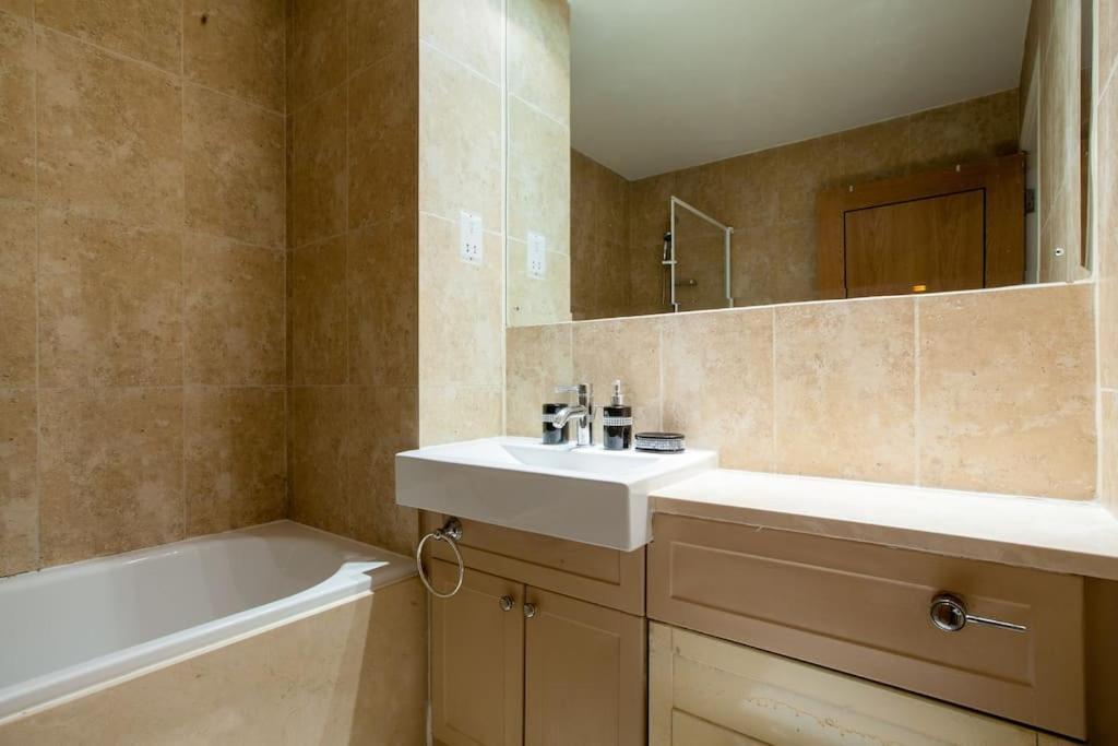 Apartamento Amazing Location Near St Paul's - Sleeps 4 Londres