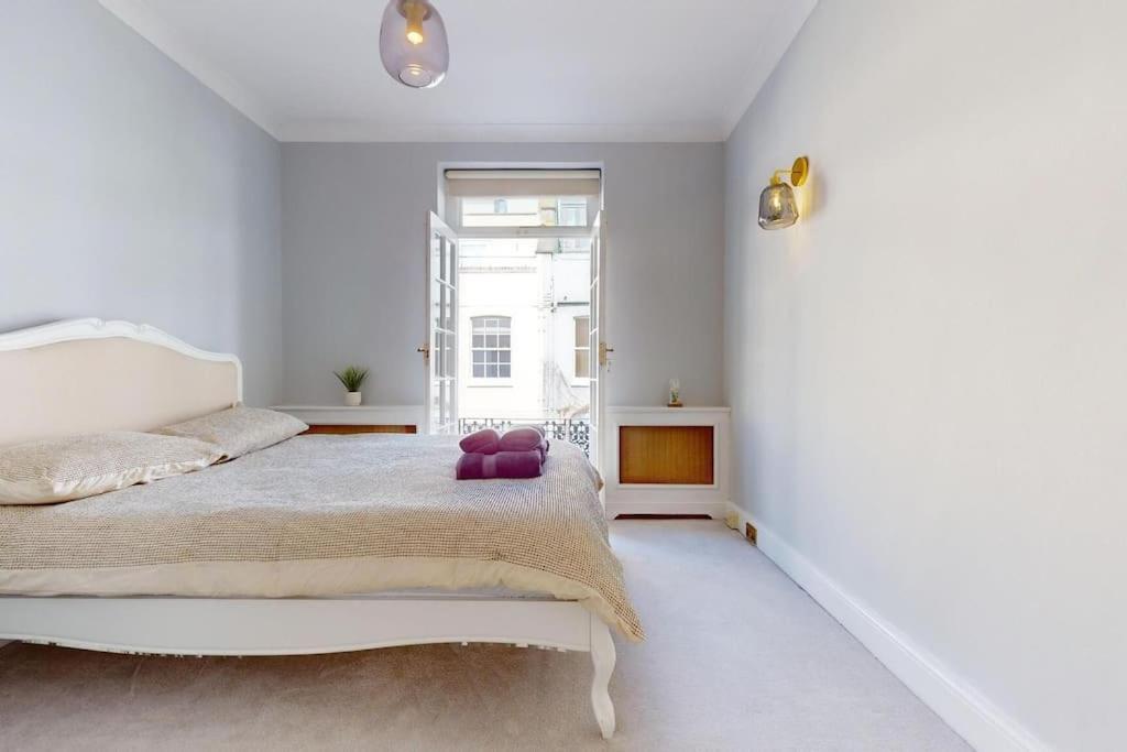 Prime Location Prince's Gate Mews 4bd 3 Bath * London