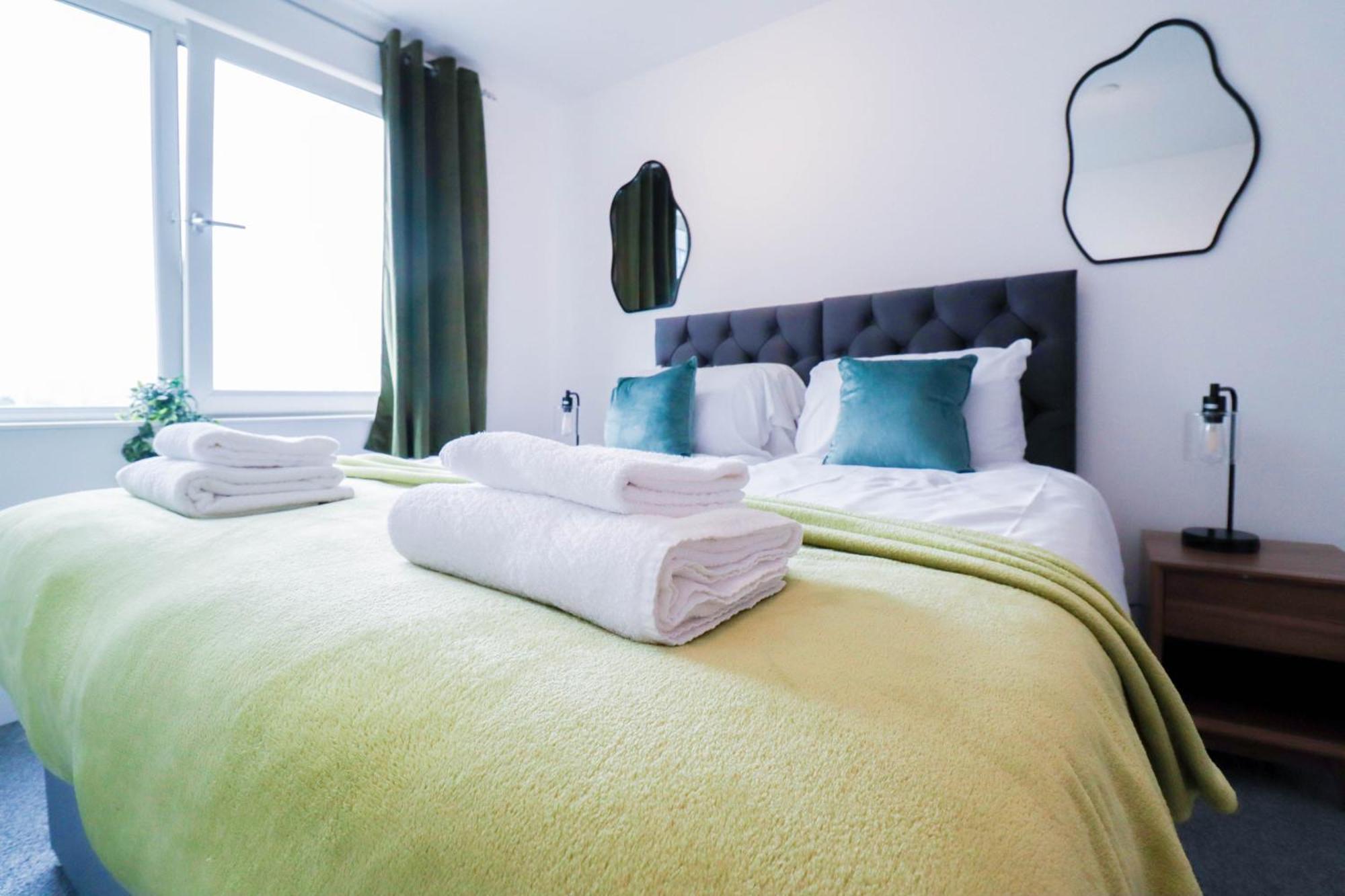 Stunning 2 Bedroom Riverside *