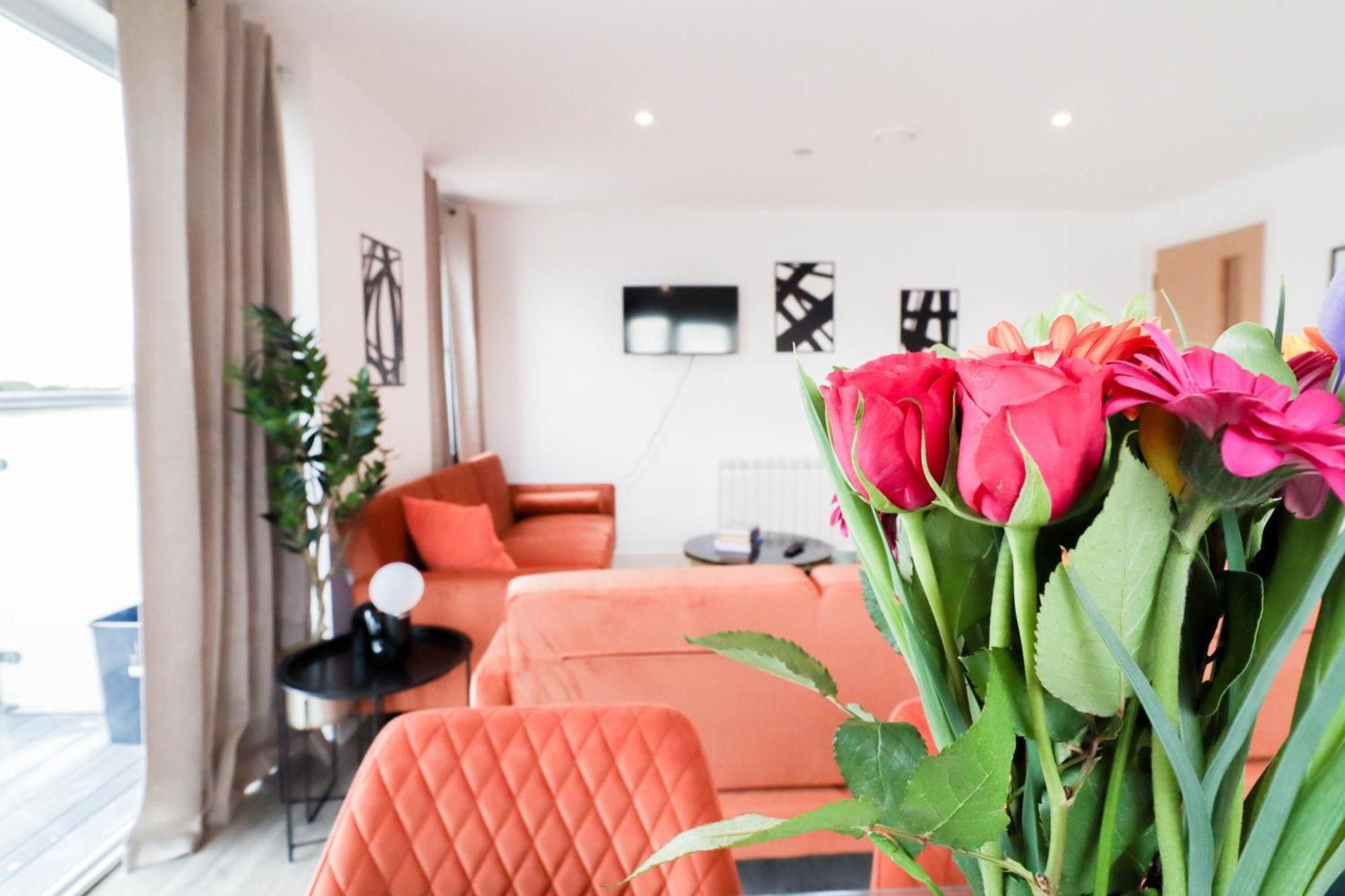 Stunning 2 Bedroom Riverside *