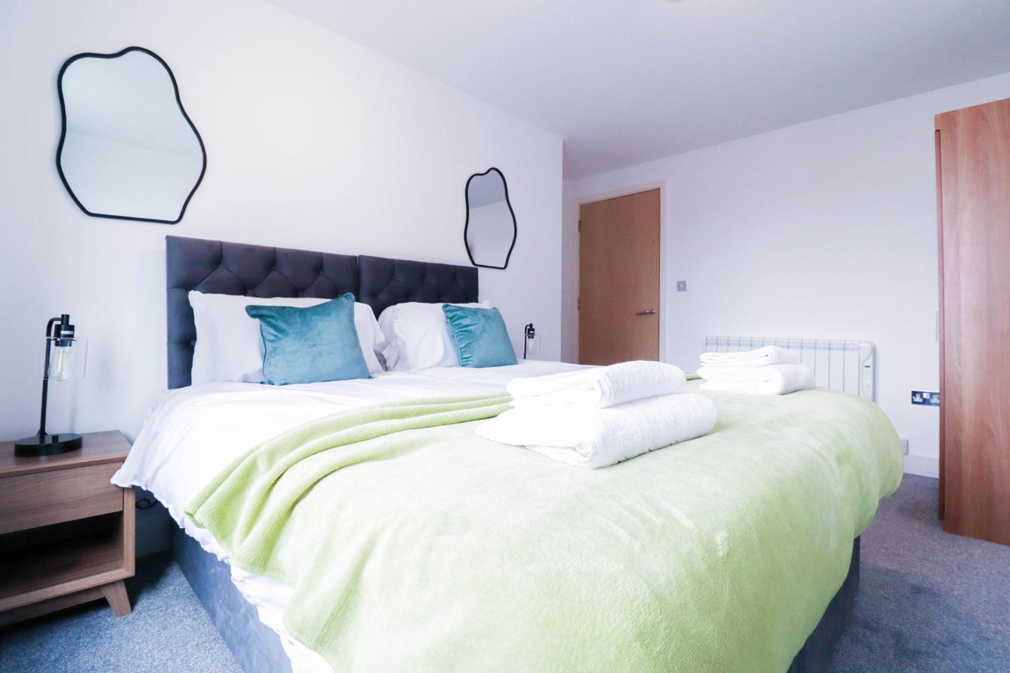 Stunning 2 Bedroom Riverside
