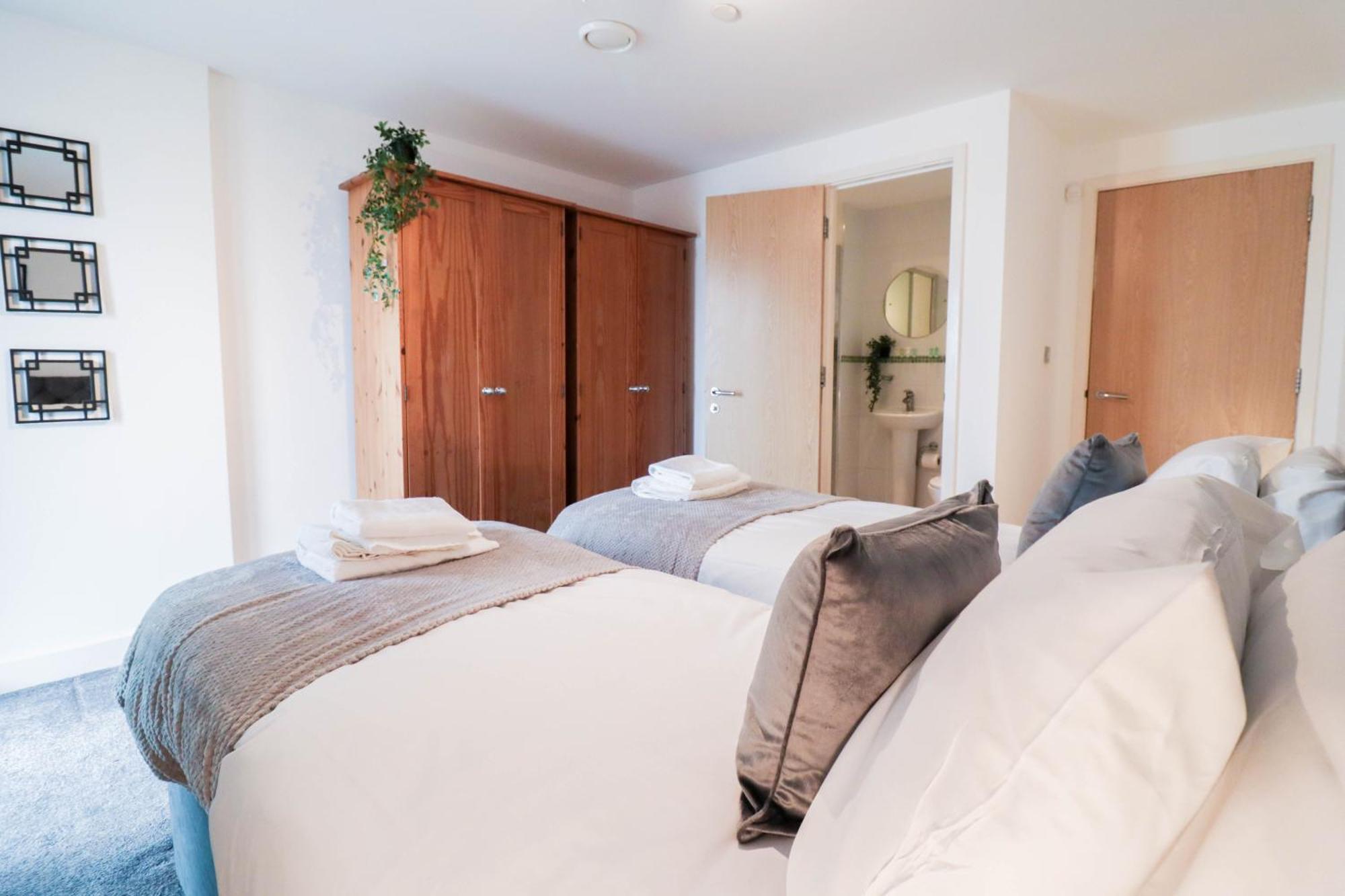 Stunning 2 Bedroom Riverside Apartamento