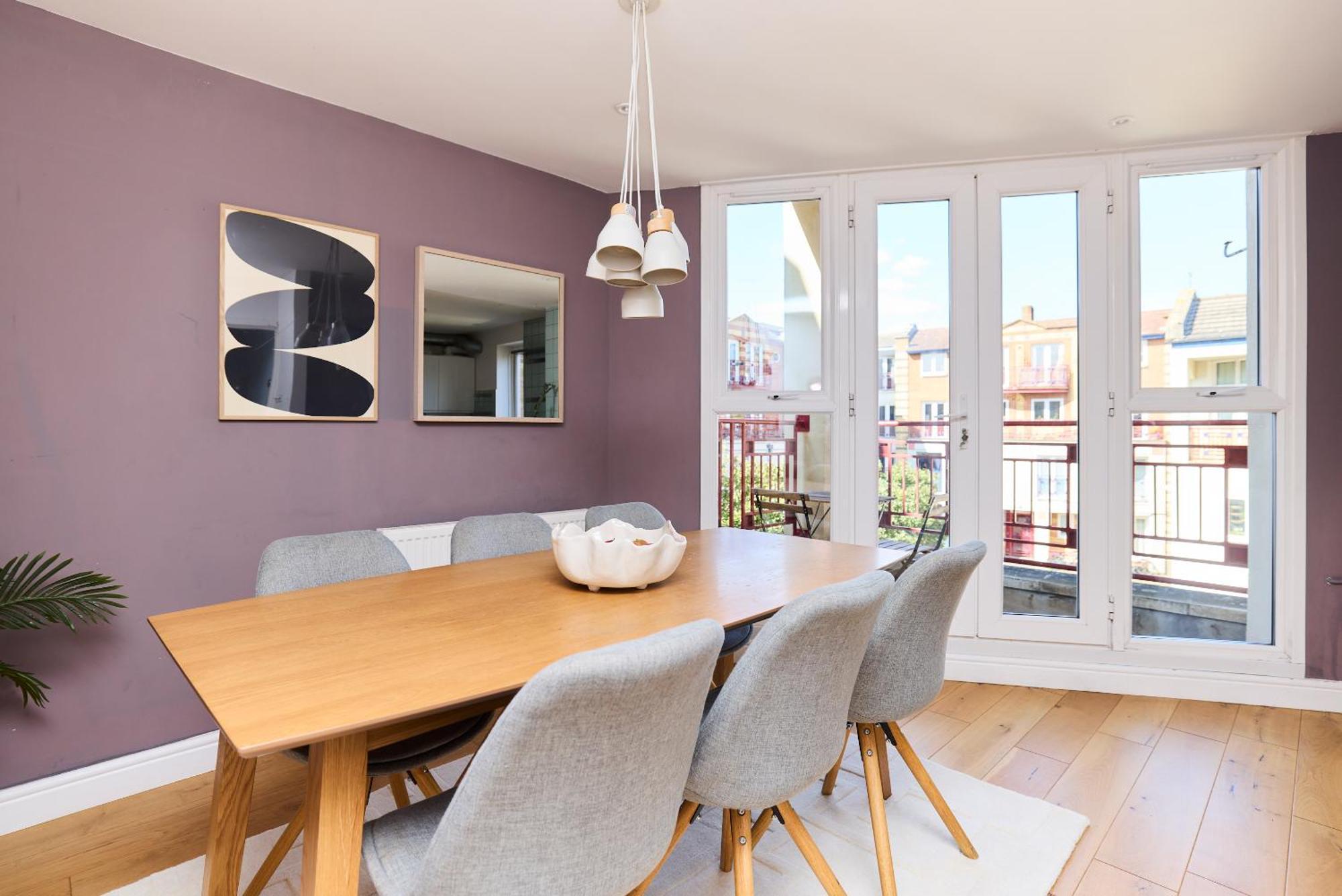 The Brunswick Retreat - Warm 3bdr Flat With Balcony Londen