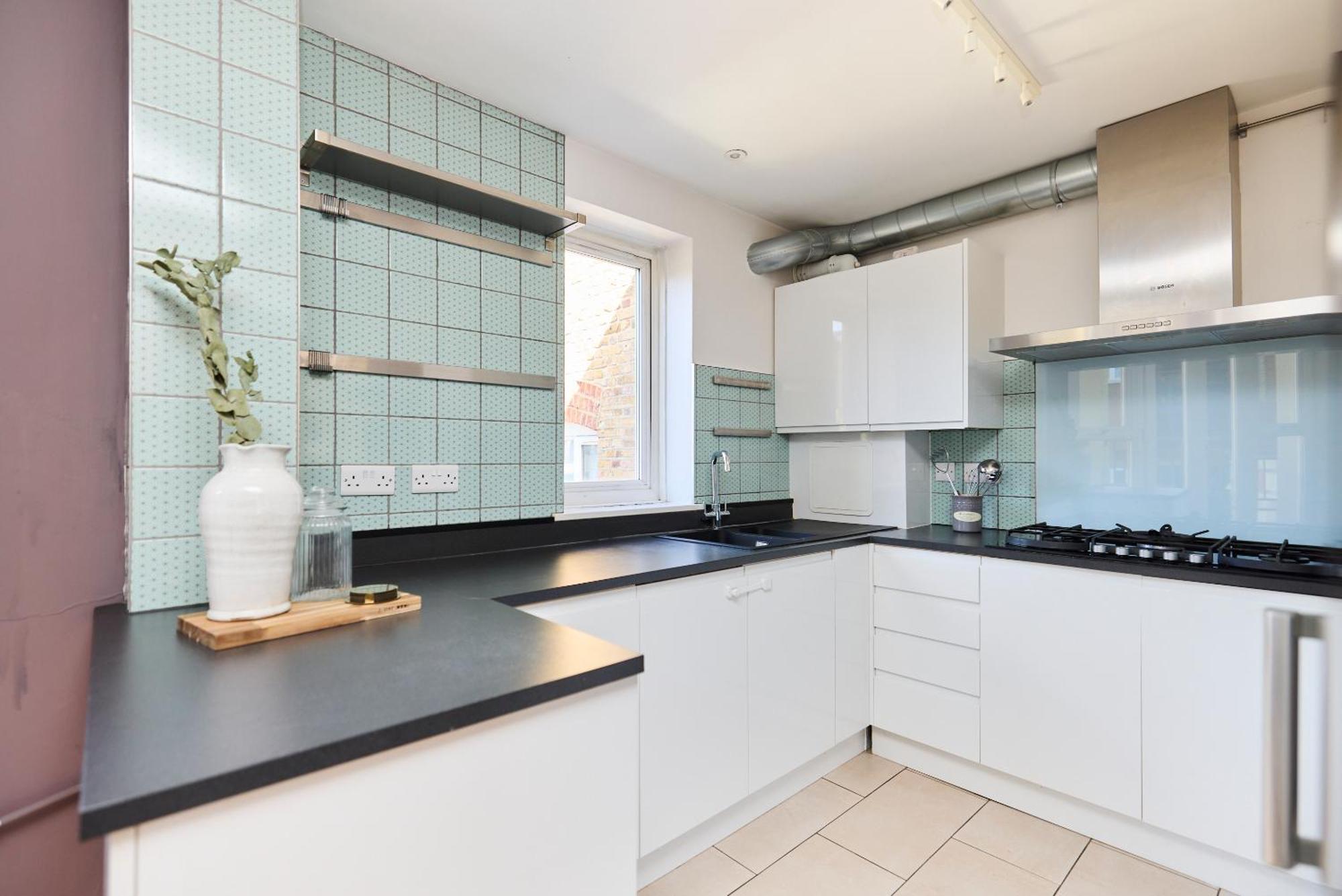 The Brunswick Retreat - Warm 3bdr Flat With Balcony Appartement Londen