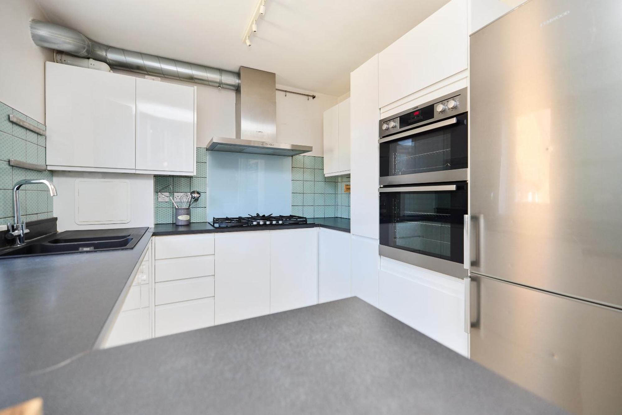 The Brunswick Retreat - Warm 3bdr Flat With Balcony * Londen