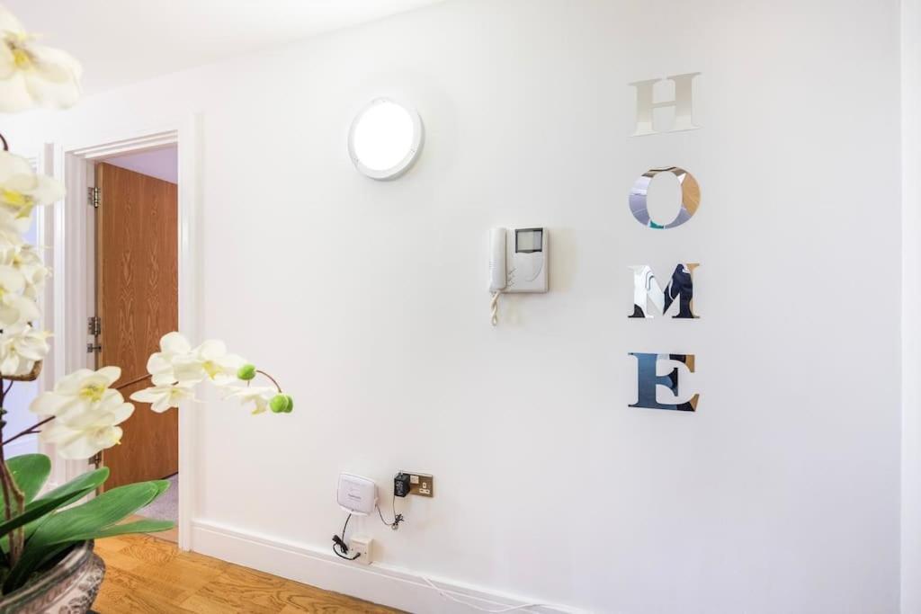 Contemporary 2 Bedroom Flat In Canary Wharf Londres