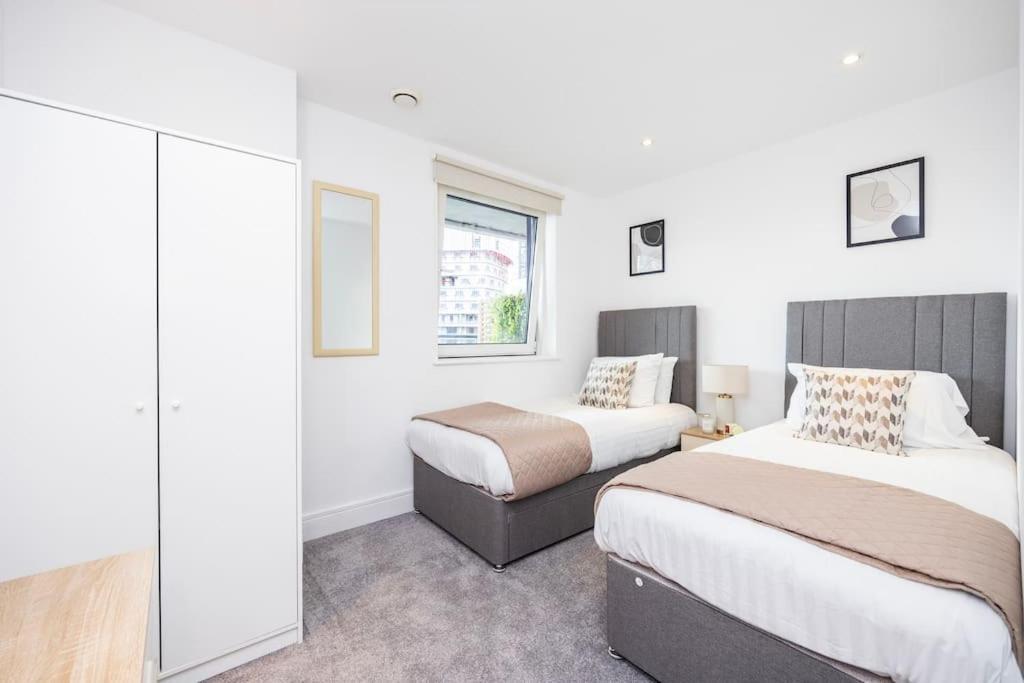 Contemporary 2 Bedroom Flat In Canary Wharf Londres