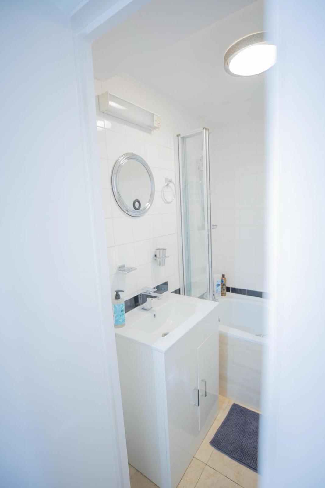 Apartment Cozy Two Bedroom At Chelsea Cloisters London