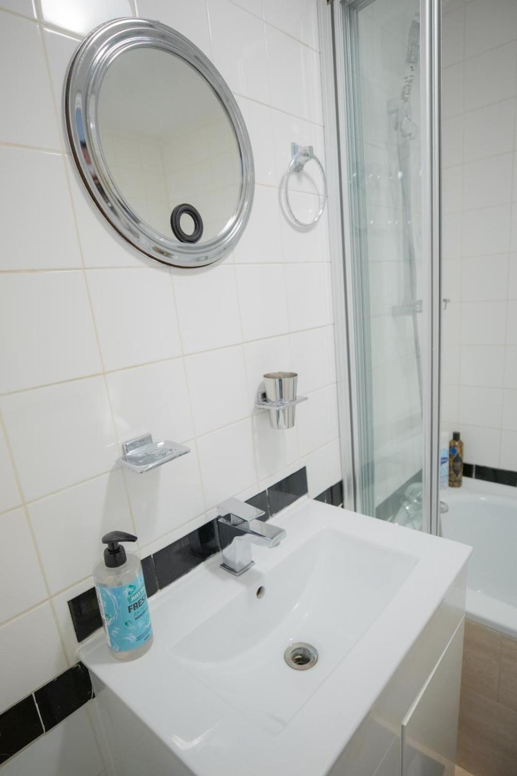 Apartamento Cozy Two Bedroom At Chelsea Cloisters Londres