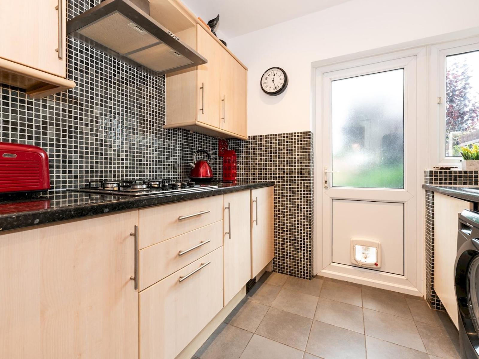Spacious 4-bed House Direct Link To Pass The Keys Ferienhaus London
