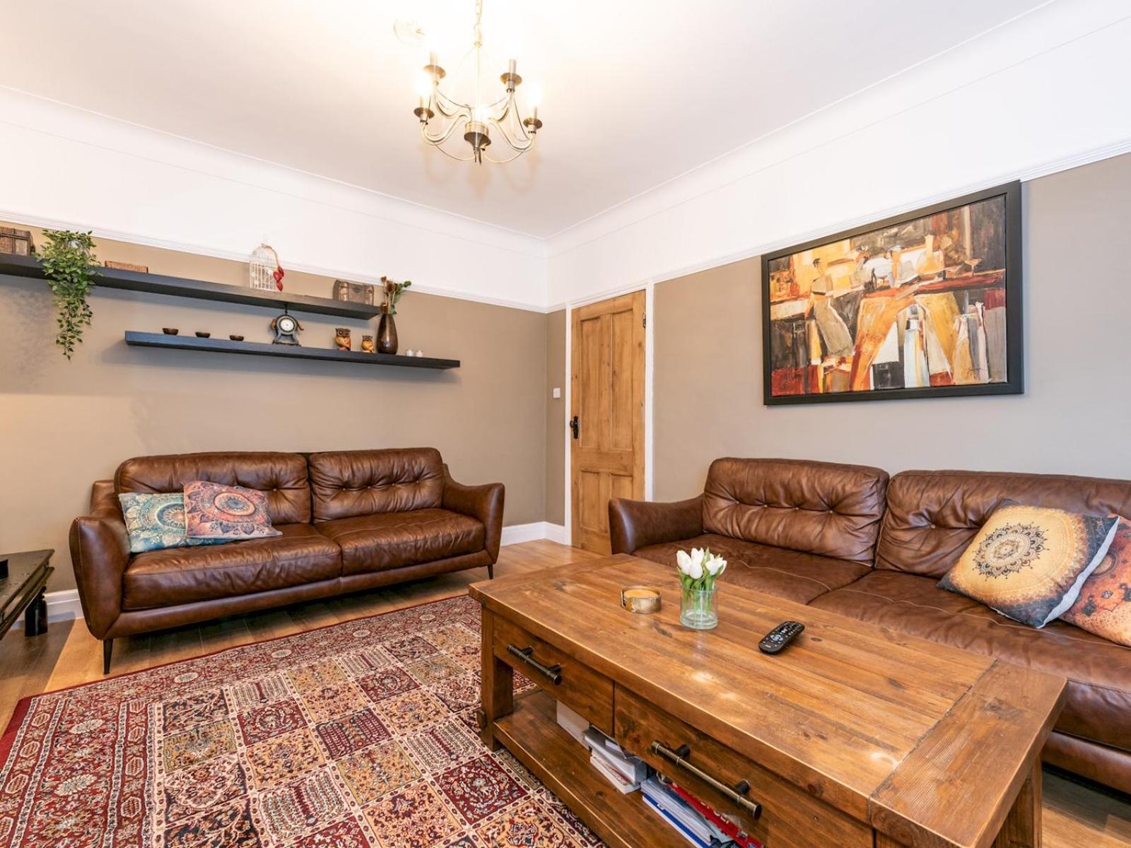 Ferienhaus Spacious 4-bed House Direct Link To Pass The Keys London