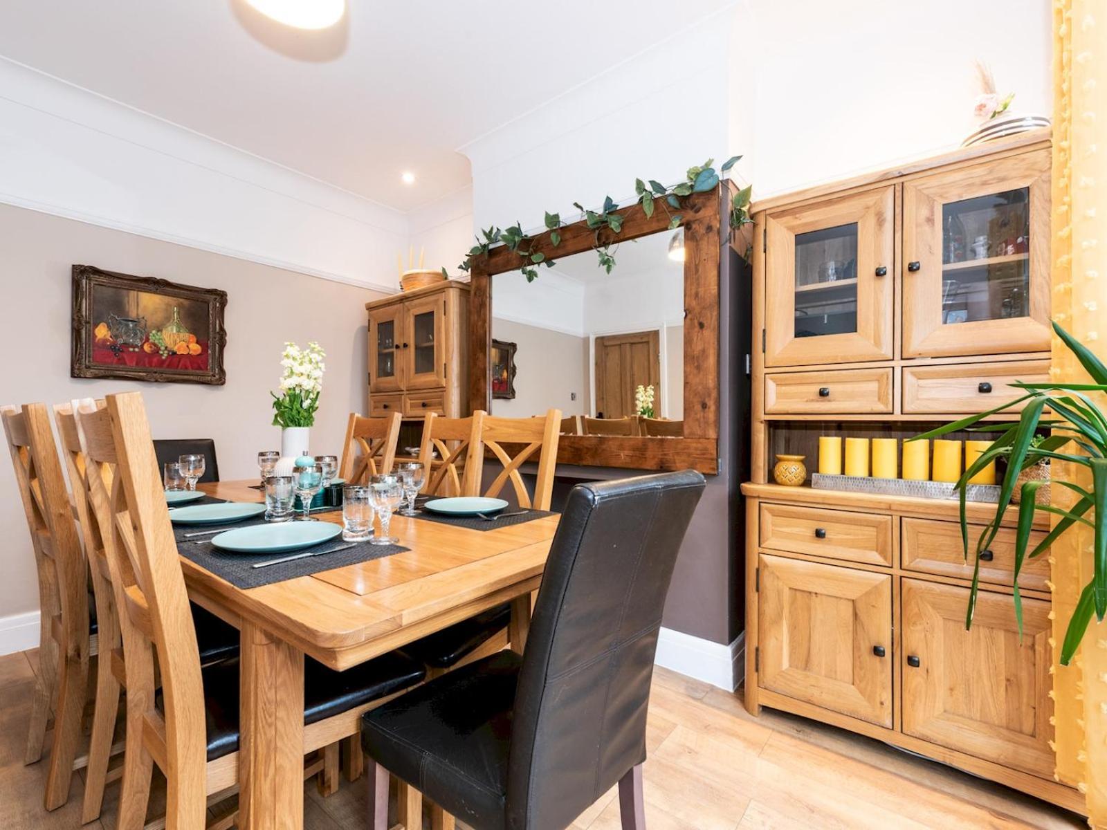 Spacious 4-bed House Direct Link To Pass The Keys Ferienhaus London