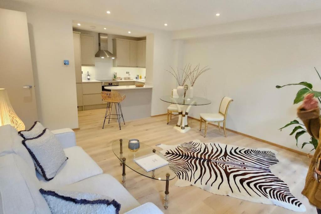 Apartamento Stylish New 2 Bedroom *