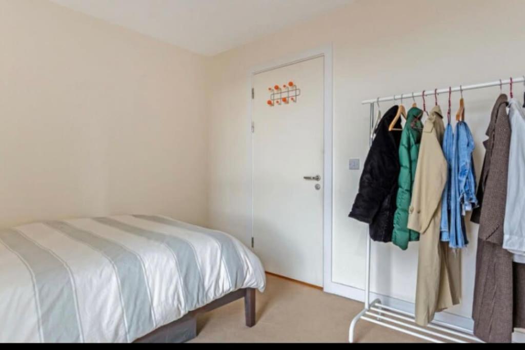 Large One Bedroom With Balcony Appartement