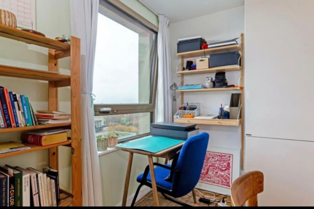 Appartement Large One Bedroom With Balcony Londen