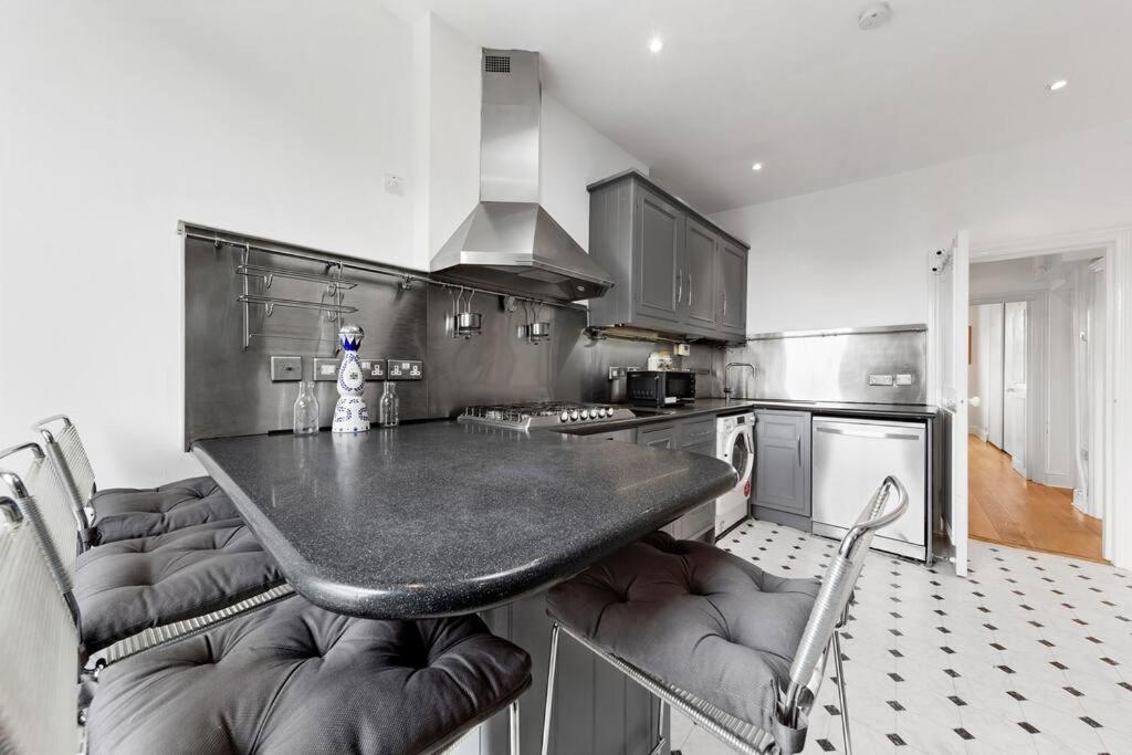 Appartement Spacious Sleep 11 With Terrace In Earls Court Ec99