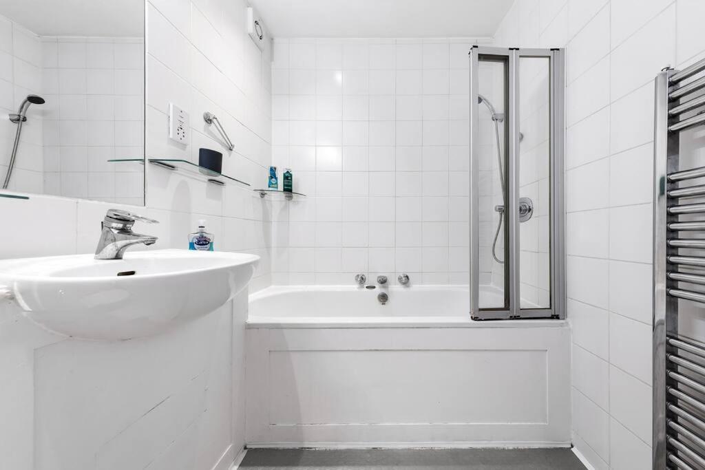 Spacious Sleep 11 With Terrace In Earls Court Ec99 Appartement