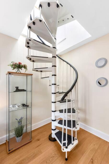 Spacious Sleep 11 With Terrace In Earls Court Ec99 Appartement Londres