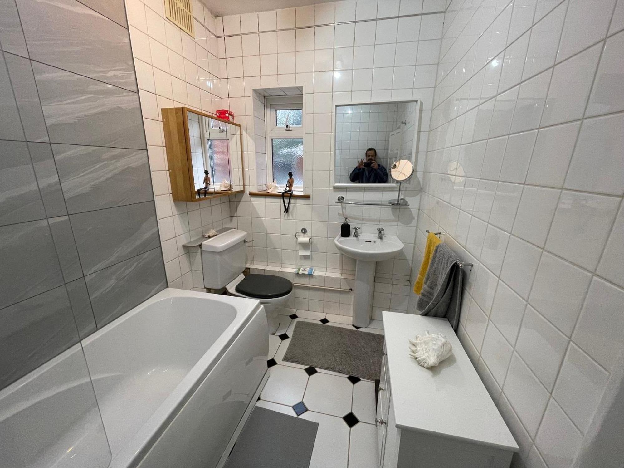 Large Double Bedroom 10 Minutes To Pensión *
