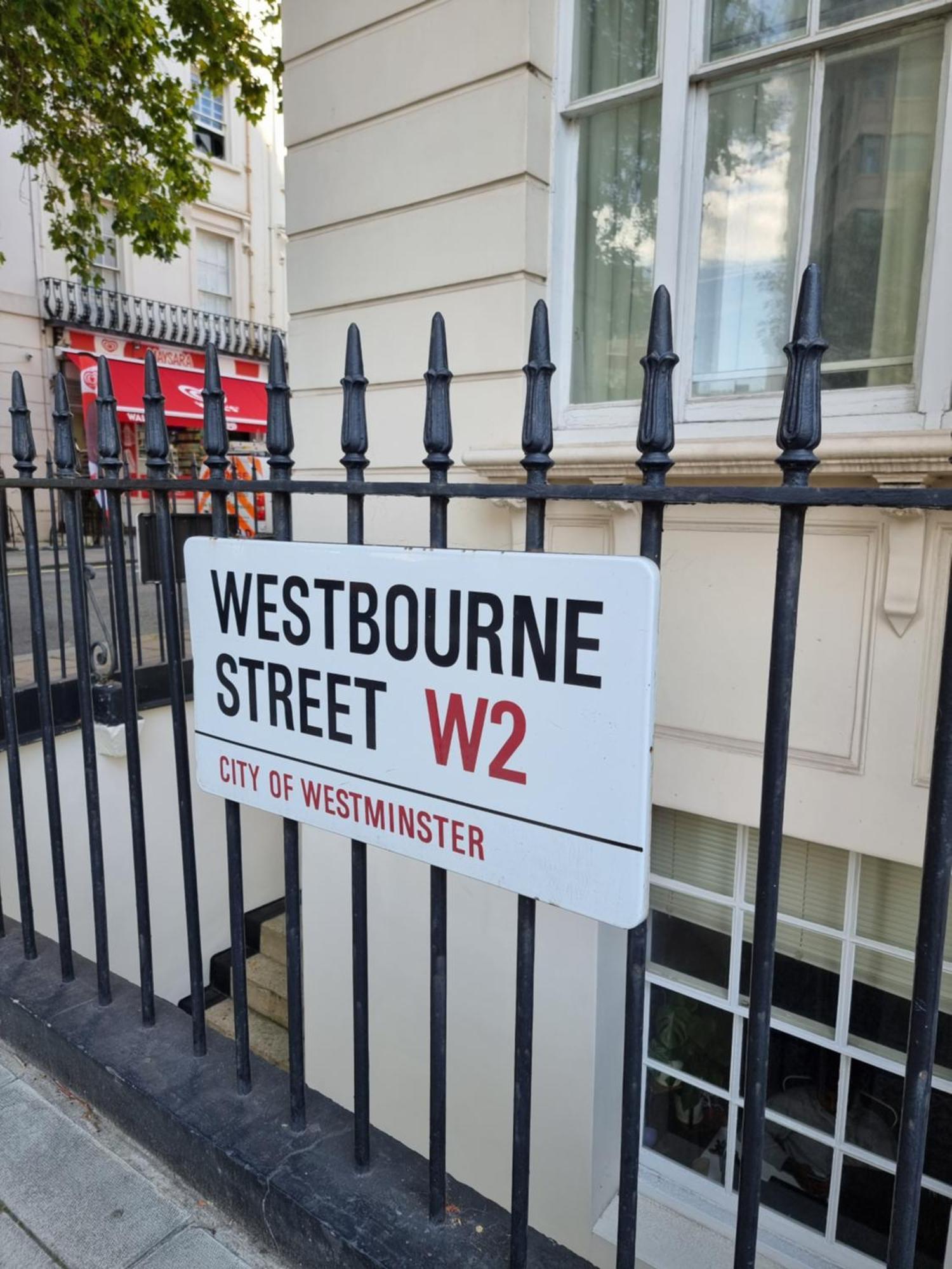 Budget Spacious Flat Fits 5 People In W2 London