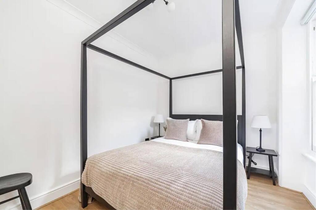 Chic Chelsea Steps From Kings Road