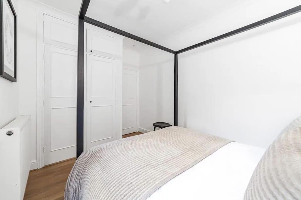 Chic Chelsea Steps From Kings Road