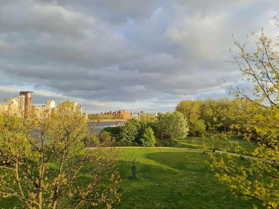 Pad On Thames * Londres